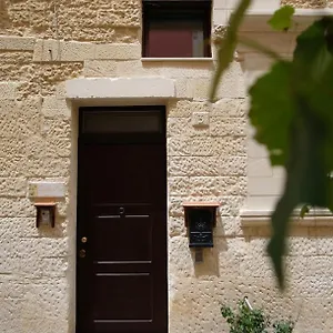 https://la-casa-di-angi.lecce-hotels.com